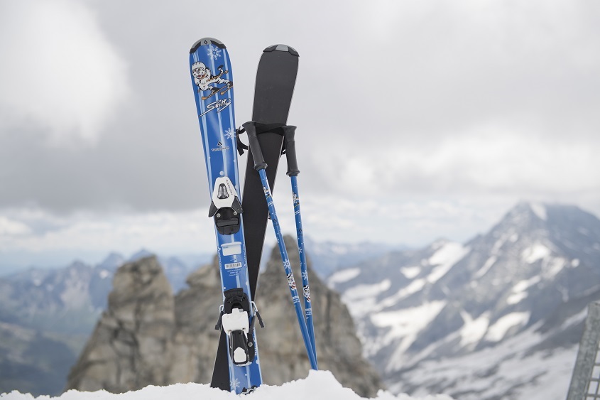 Tecnopro Skistiefel und Skier